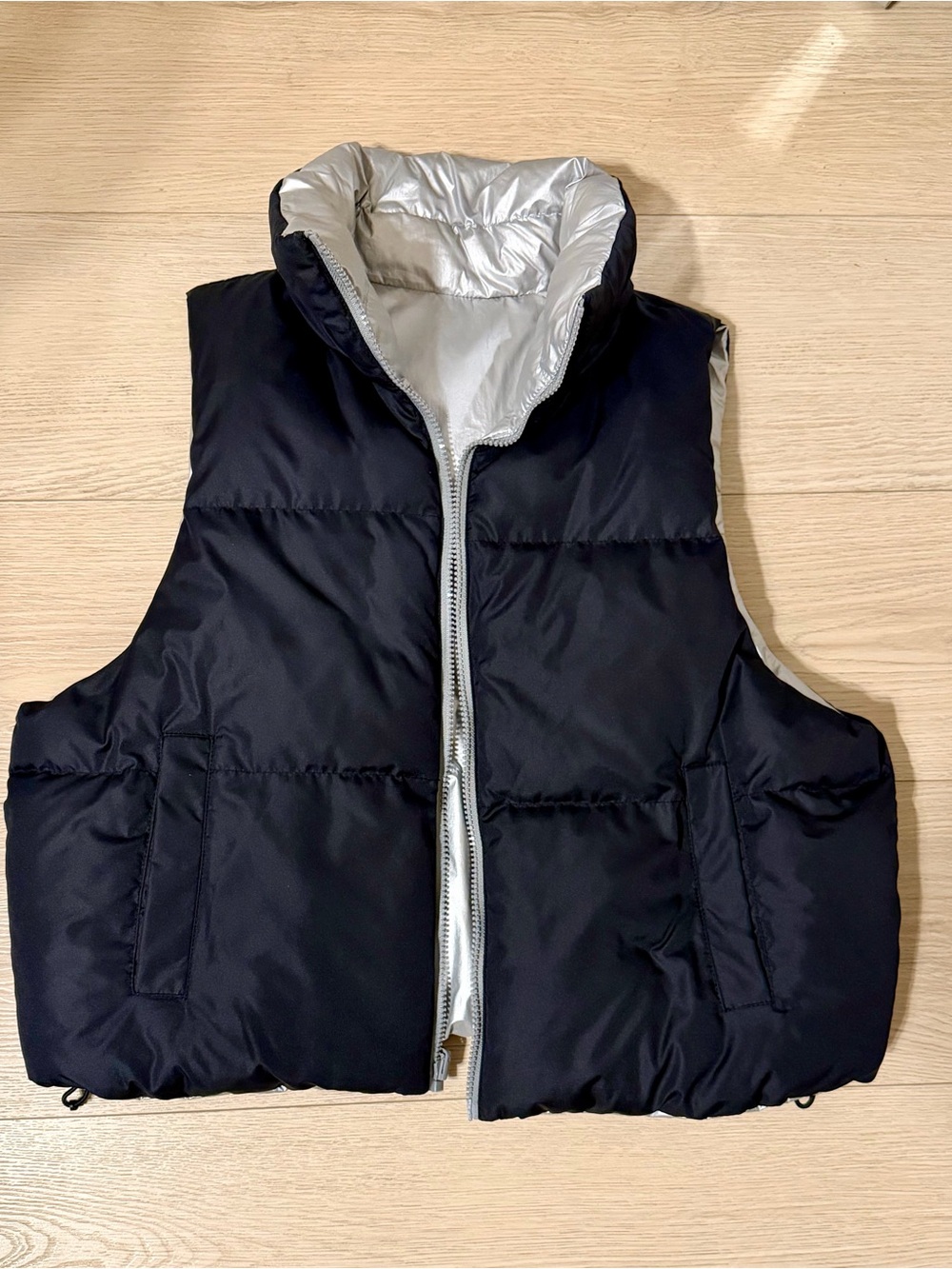 Women’s Reversible Puffer Vest in Black & Silver